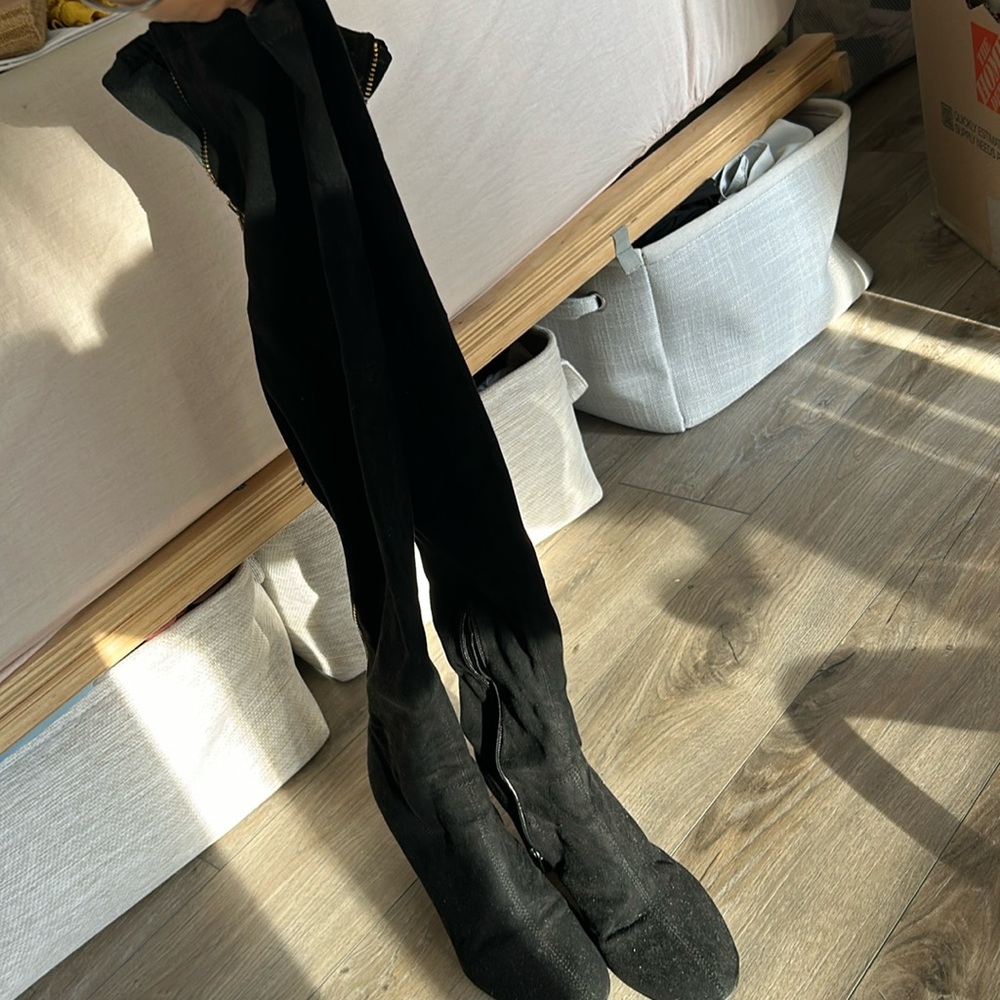 Guess knee long boots size 6